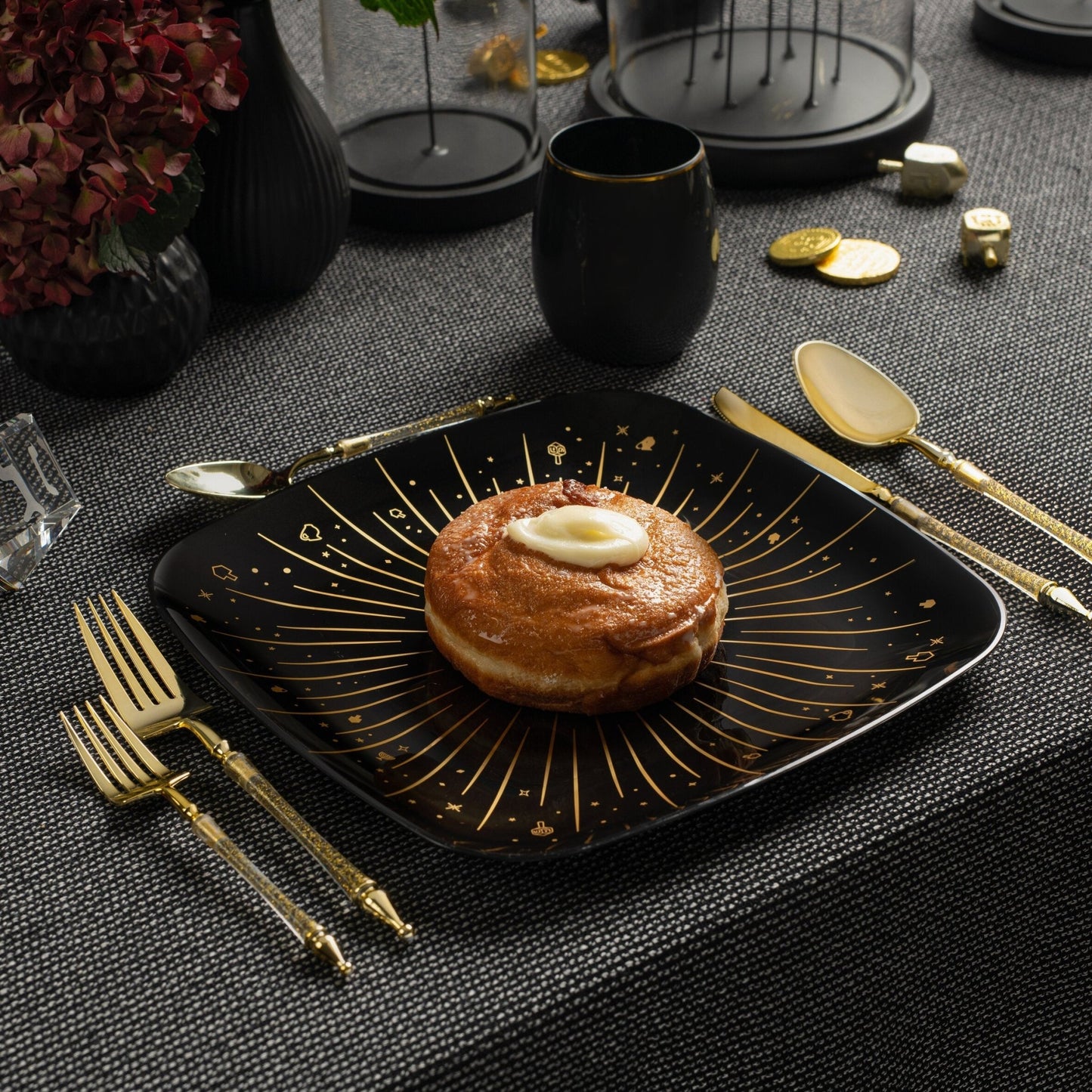 Black and Gold Square Plastic Plates 10 Pack - Chanukah Plate Pro Linens