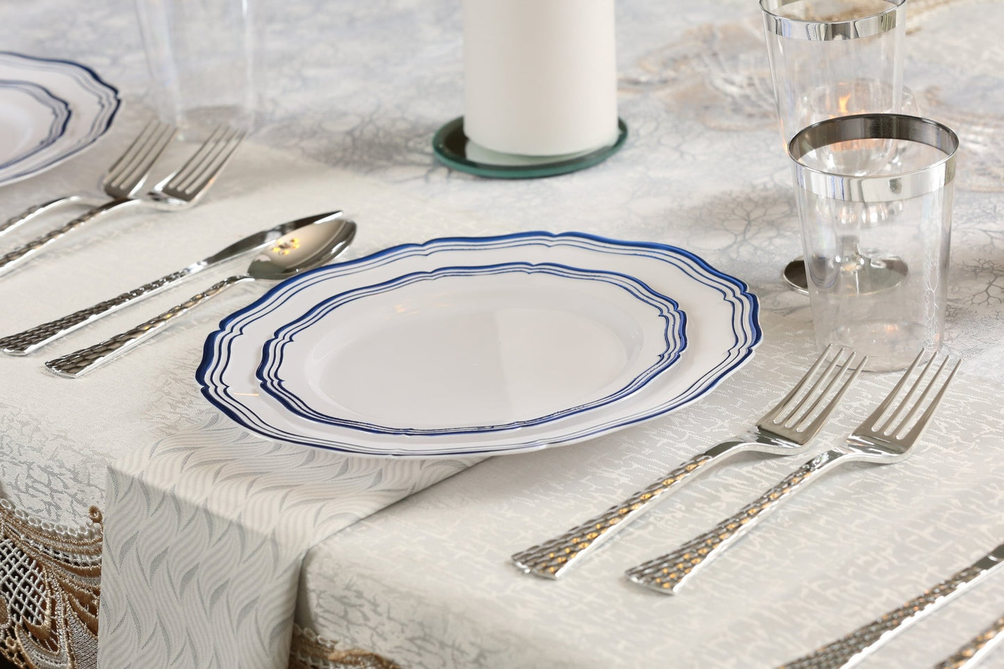 Blue and White Round Plastic Plates 10 Pack - Aristocrat Plate Pro Linens