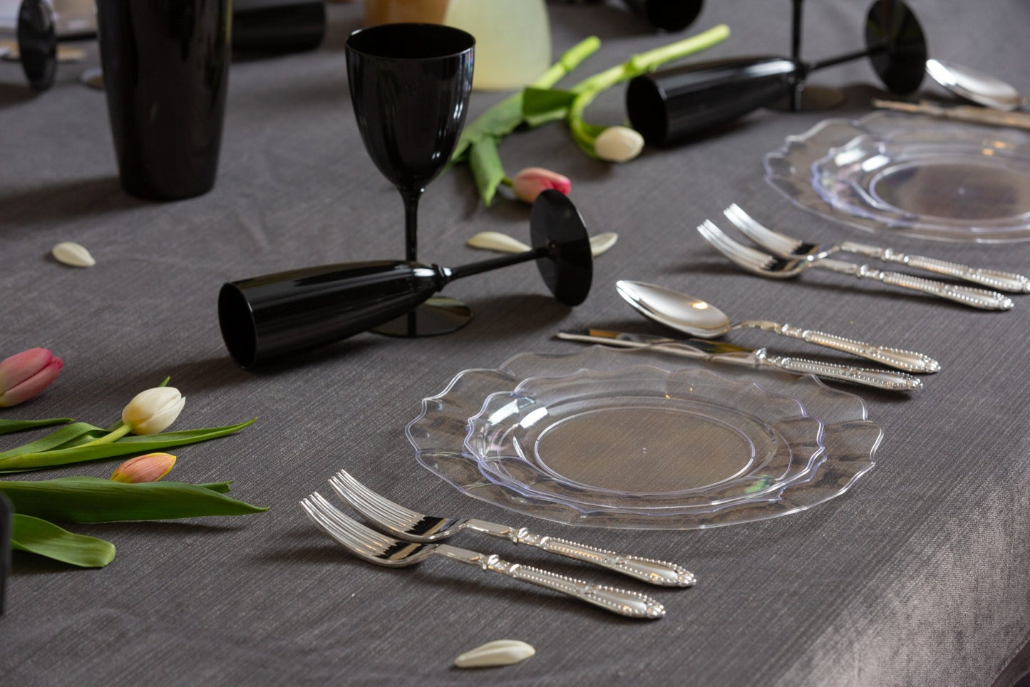 Clear Round Plastic Plates - Scalloped Plate Pro Linens