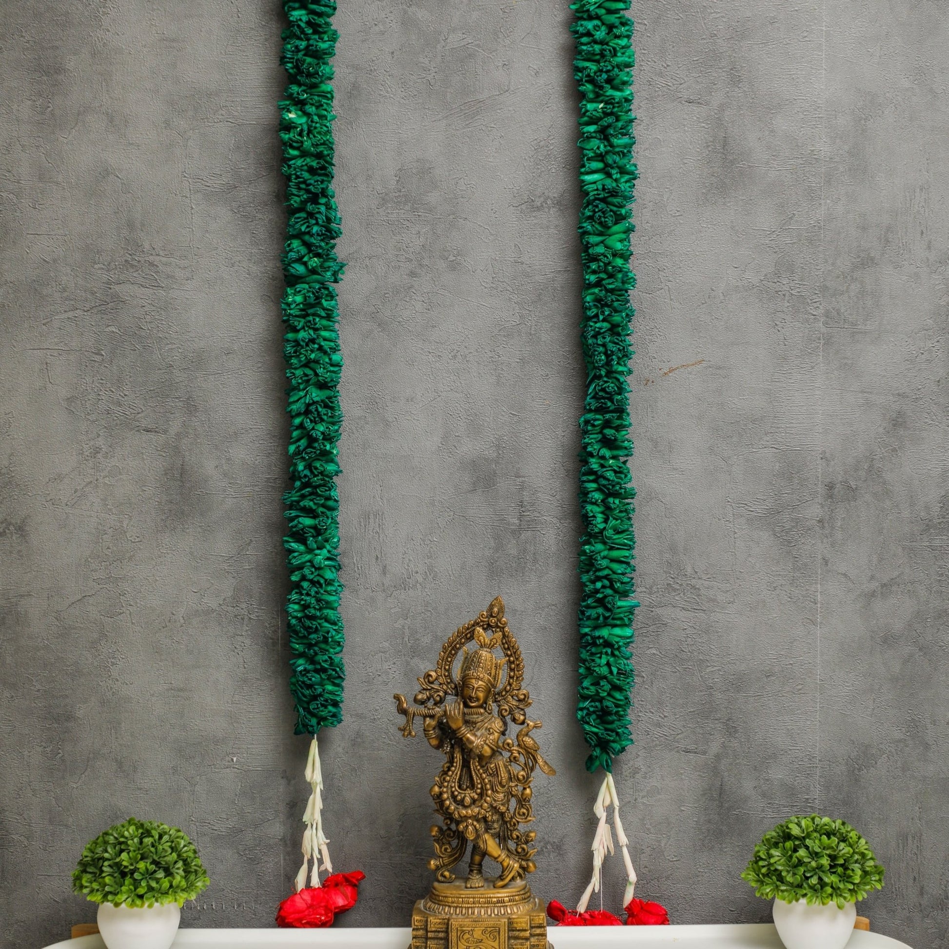 Green & Red Shola Garland PRO Indian