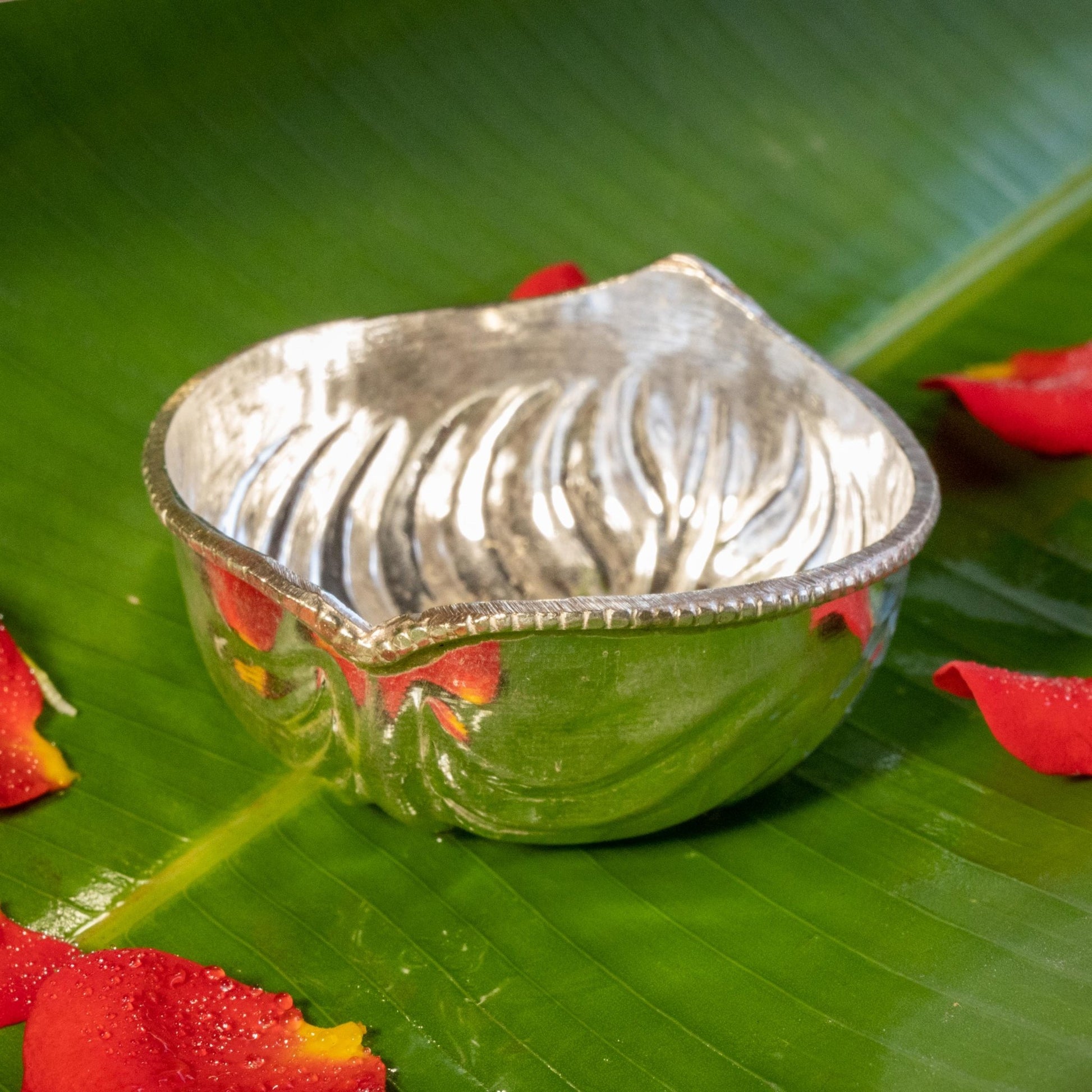 Leaf-Shaped Silver Bowl PRO Indian