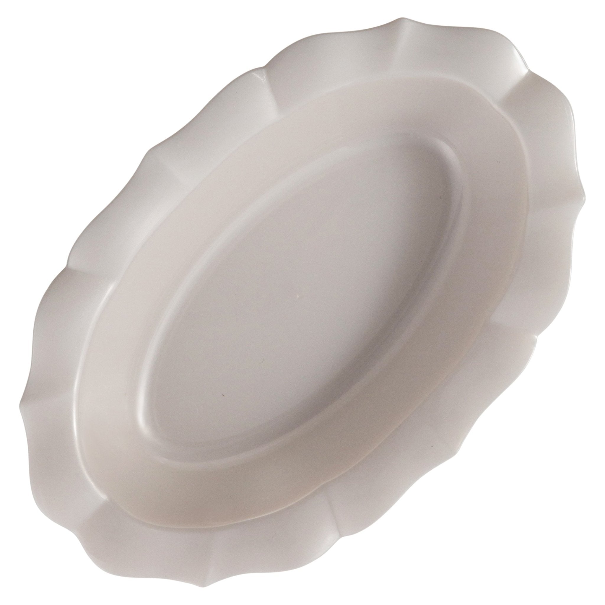 Pearl Round Plastic Plates - Scalloped Plate Pro Linens