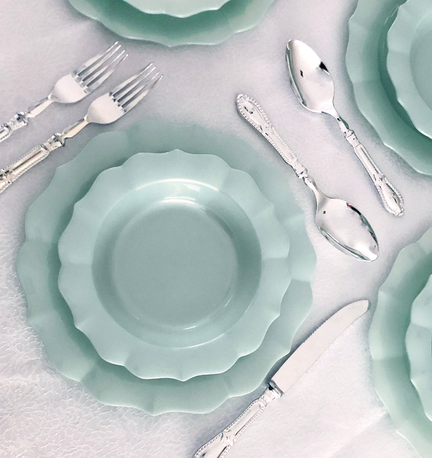 Turquoise Round Plastic Plates - Scalloped Plate Pro Linens