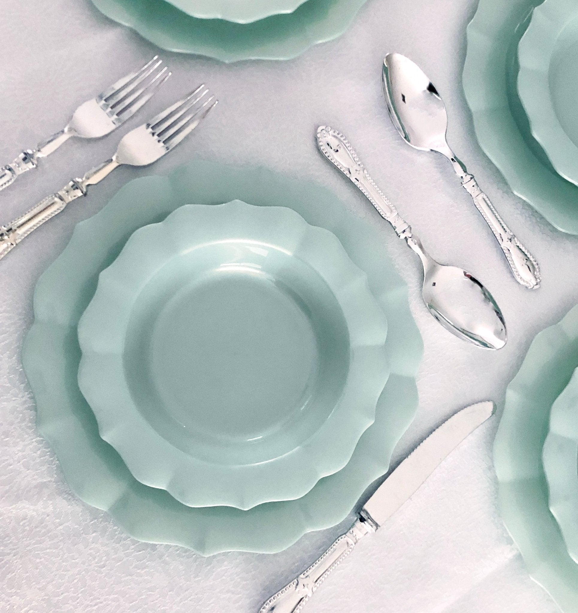 Turquoise Round Plastic Plates - Scalloped Plate Pro Linens