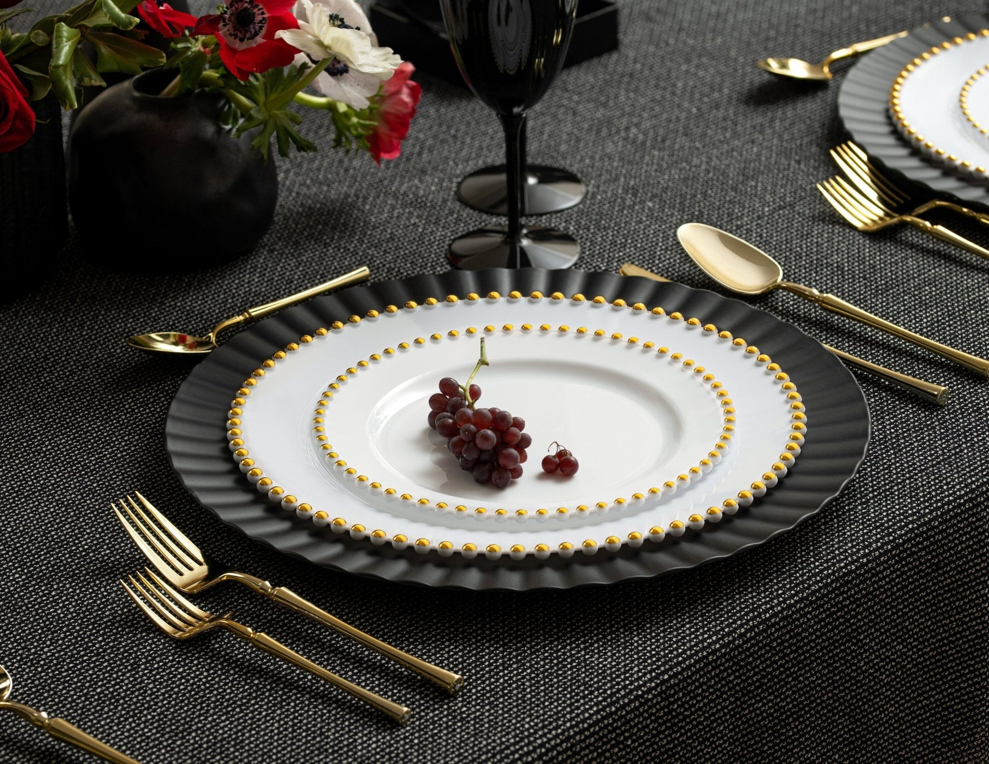 White and Gold Round Plastic Plates 10 Count - Beaded Plate Pro Linens