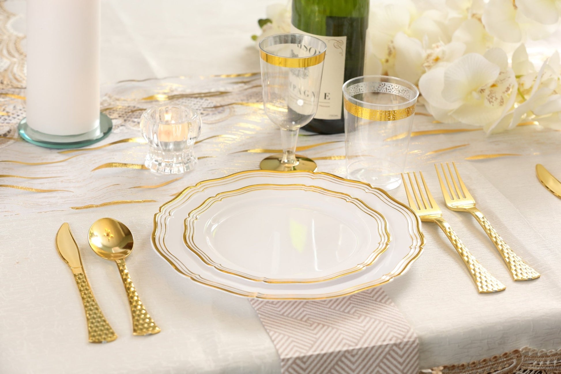 White and Gold Round Plastic Plates 10 Pack - Aristocrat Plate Pro Linens