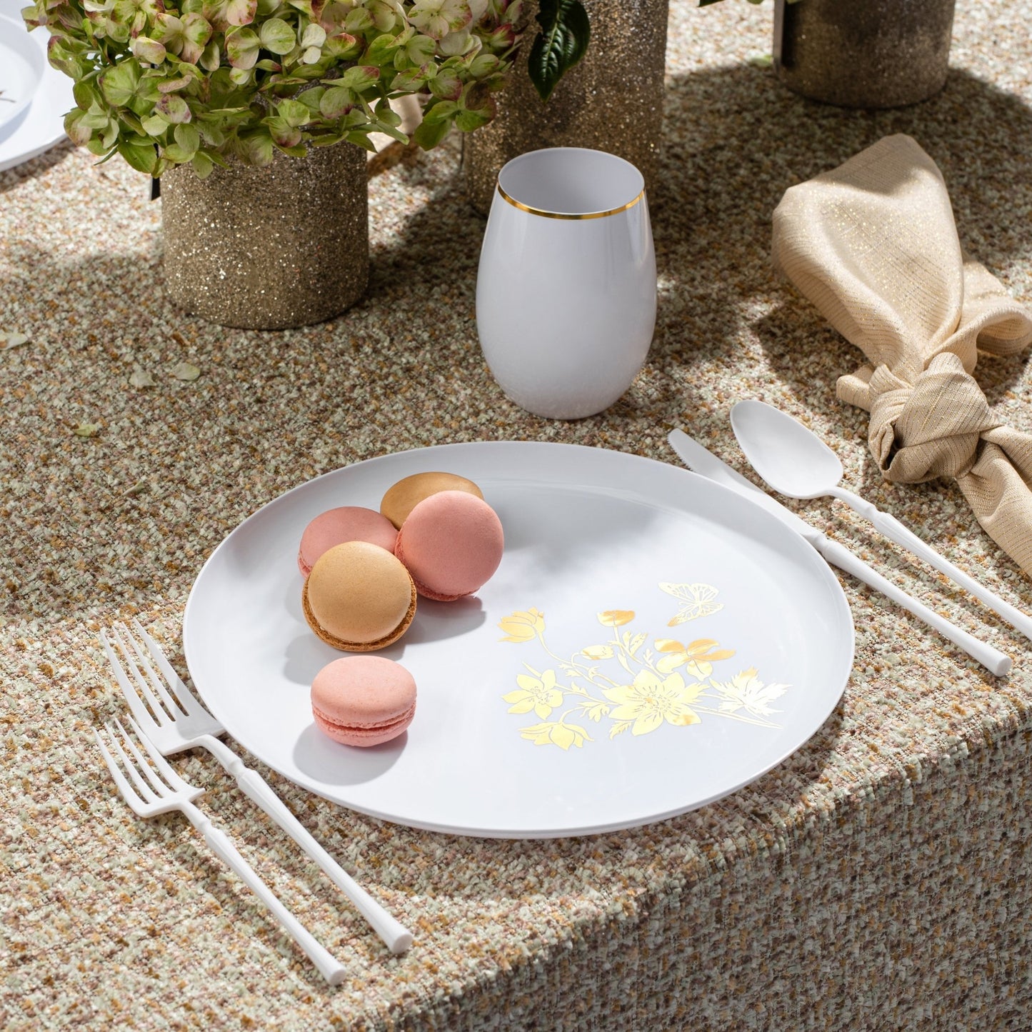 White and Gold Round Plastic Plates - Garden Edge Plate Pro Linens