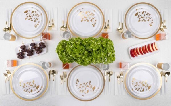 White and Gold Round Plastic Plates - Garden Plate Pro Linens